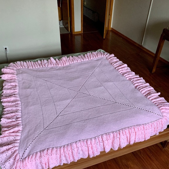 Hand Crochet Ruffle Pink oversized Blanket - Picture 4 of 8